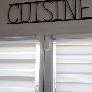 Installation d'une alarme pour particulier dans une maison à Montpellier sur une fenêtre de cuisine pour dissuader un intrus d'un cambriolage